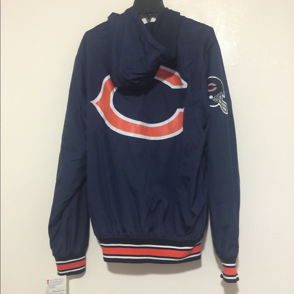 CHICAGO BEAR JACKET WITH HOODIE. SIZE LARGE.